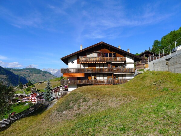 Berg, Bergforms, Gebirge, Eigentum, Himmel, Alpen, Bergstation, Haus, Grundeigentum, Bergdorf