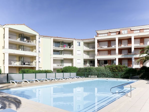 Gebäude, Eigentum, Wohnung, Eigentumswohnung, Grundeigentum, Mischnutzung, Wohngebiet, Haus, Schwimmbad, Resort