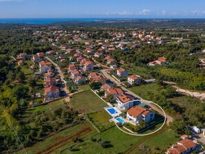 Aerial Photography, Bird'S-Eye View, Residential Area, Suburb, Metropolitan Area, Urban Area, Urban Design, Property, Human Settlement, Neighbourhood