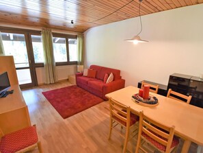 Zimmer, Eigentum, Möbel, Gebäude, Interior Design, Haus, Fussboden, Tabelle, Wohnzimmer, Decke