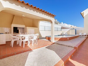 Property, Building, House, Real Estate, Apartment, Home, Room, Residential Area, Architecture, Villa