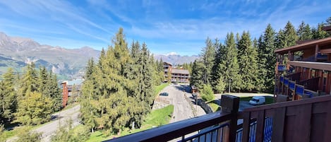 Vue sur le Mont-Blanc depuis le balcon de l'appartement