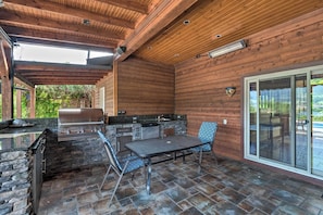 Covered Patio | Gas Grill