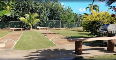 Garden Island Escape! Comfy 2BR Suite, Pool, Tennis, Parking