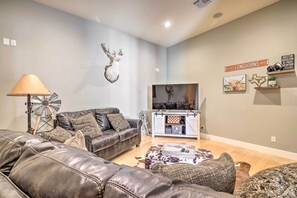 Sitting Area | Smart TV