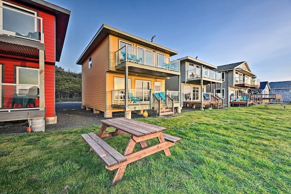 Waldport Vacation Rental | 2BR | 2BA | Stairs Required | 1,325 Sq Ft