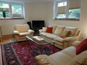 Fenster, Couch, Komfort, Tabelle, Holz, Wohnzimmer, Interior Design, Rollo, Flooring