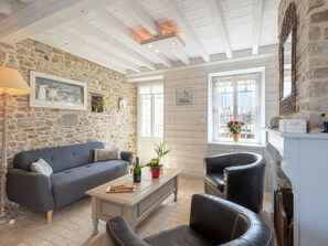 Meubles, Propriété, Confort, Bleu Azur, Bois, Textile, Bâtiment, Design Intérieur, Cadre De Lit, Lit