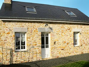 Bâtiment, Fenêtre, Propriété, Ciel, Plante, Maison, Bois, Chalet, Mur