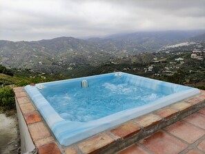 Jakuzzi with amazing views! 