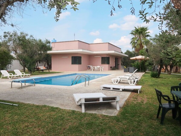 Ciel, Plante, Nuage, Piscine, Bâtiment, Arbre, Ombre, Mobilier De Jardin, Maison, Lot Terre