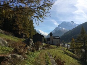 Schnee, Gebäude, Fenster, Einfrieren, Haus, Steigung, Grundeigentum, Holz, Geologisches Phänomen, Baum