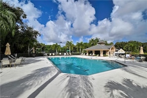 CC21040 - The Villages at Country Creek amenities include 5 community swimming pools