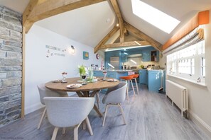 Wella Dining and Kitchen Area