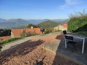 Terrasse, vue montagne