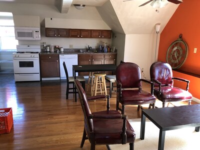 Highland Park Pittsburgh 3/F  P1 Queen (only a room)