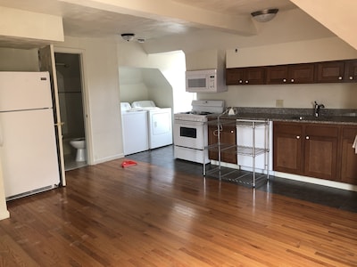 Highland Park Pittsburgh 3/F  P1 Queen (only a room)