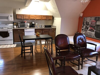 Highland Park Pittsburgh 3/F  P1 Queen (only a room)