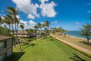 Beachfront view on the lanai