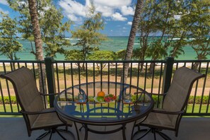 Beachfront view on the lanai