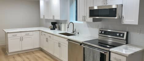 Newly renovated full kitchen with stainless appliances!