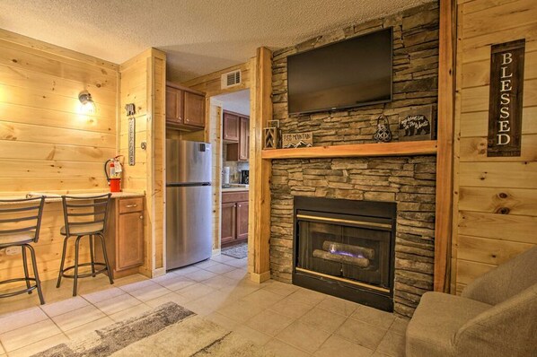 Living area with Stacked Stone Gas Log Fireplace and 43" Smart TV