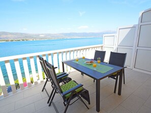 Propriété, Pièce, Meubles, Table, Balcon, Bâtiment, Maison, Vacances, Immobilier, Recours