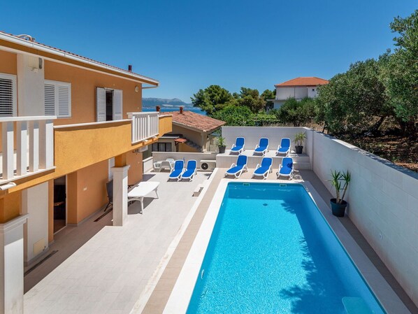 Water, Sky, Property, Building, Plant, Window, Swimming Pool, Azure, Blue, Tree