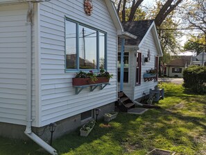 outside view of cottage