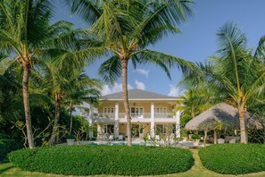 Amazing golf villa at luxury resort in Punta Cana w/ staff, golf carts and bikes (6631)