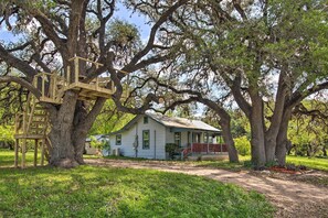 Exterior | Spacious Yard | River View Tree House