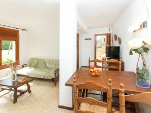 Tavolo, Mobilia, Pianta, Costruzione, Pianta Della Casa, Legna, Interior Design, Casa, Sedia, Comfort