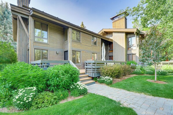 Sun Valley Vacation Rental | 3BR | 3BA | 4 Steps to Enter | 1,390 Sq Ft