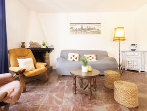 Wohnzimmer, Zimmer, Möbel, Interior Design, Eigentum, Fussboden, Gelb, Produkt, Tabelle, Kaffetisch