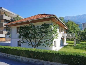 Plant, Sky, Building, Tree, Window, Shade, Land Lot, Urban Design, Facade, Landscape