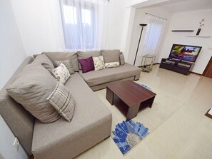 Meubles, Pièce, Propriété, Salon, Design Intérieur, Chambre, Table, Violet, Sol, Canapé