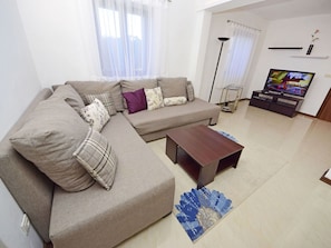 Meubles, PiÚce, Propriété, Salon, Design Intérieur, Chambre, Table, Violet, Sol, Canapé