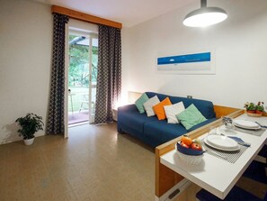 Zimmer, Eigentum, Möbel, Interior Design, Gebäude, Fussboden, Wohnzimmer, Wand, Grundeigentum, Hartholz