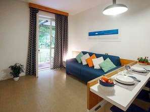 Zimmer, Eigentum, Möbel, Interior Design, Gebäude, Fussboden, Wohnzimmer, Wand, Grundeigentum, Hartholz