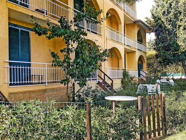 Property, House, Home, Building, Yellow, Real Estate, Residential Area, Architecture, Neighbourhood, Window