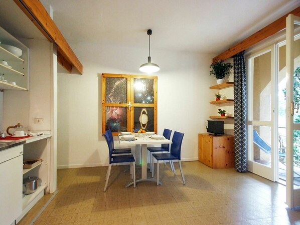 Zimmer, Eigentum, Möbel, Fussboden, Gebäude, Interior Design, Decke, Holzboden, Haus, Hartholz