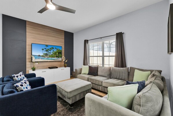 Living Room
65" Smart TV