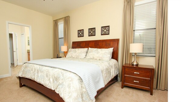 Master King Bedroom 1 Downstairs
Tub & Shower