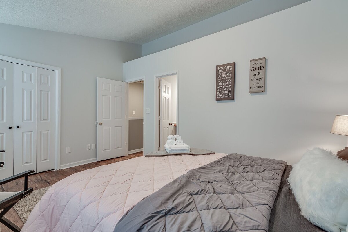 Modern and Stunning townhouse close to KSU