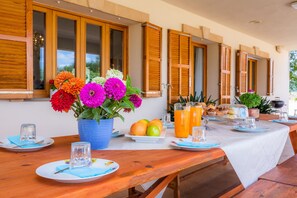 Outdoor dining