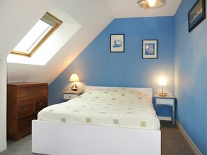 Schlafzimmer, Bett, Zimmer, Möbel, Eigentum, Wand, Bettdecke, Bettrahmen, Interior Design, Decke