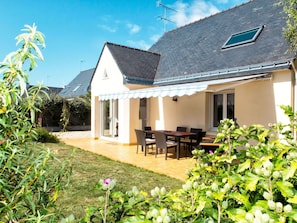 Property, House, Building, Real Estate, Home, Cottage, Villa, Estate, Farmhouse, Room