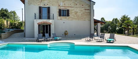 Water, Property, Sky, Building, Plant, Swimming Pool, Blue, Azure, Tree, Window