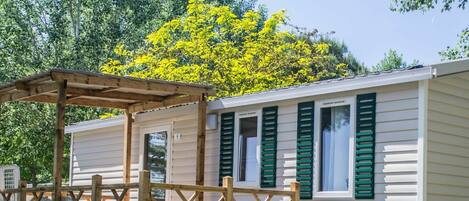 Sky, Property, Plant, Window, Building, Wood, Tree, Cottage, Shade, Residential Area