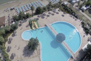 Wasser, Eigentum, Azurblau, Pflanze, Schwimmbad, Baum, Strandresort, Urban Design, Freizeit, Landschaft